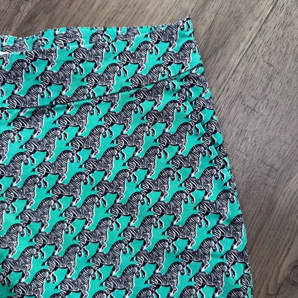 Crown & Ivy Teal Zebra Print High Shorts - Size 2 - Picture 3 of 13
